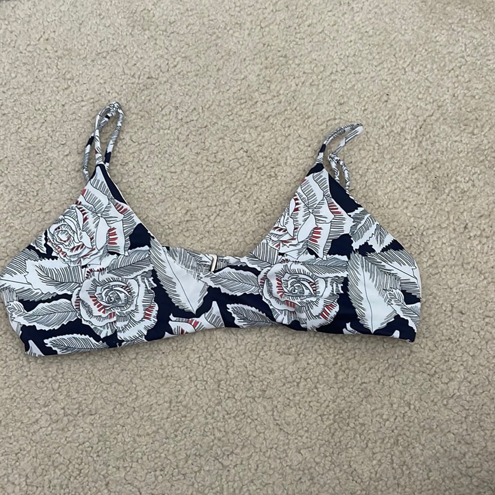 Tavik si wear bikini top